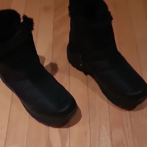 Source Unknown Men's Black Fur-Lined Boots. Size 9 1/2, Like New